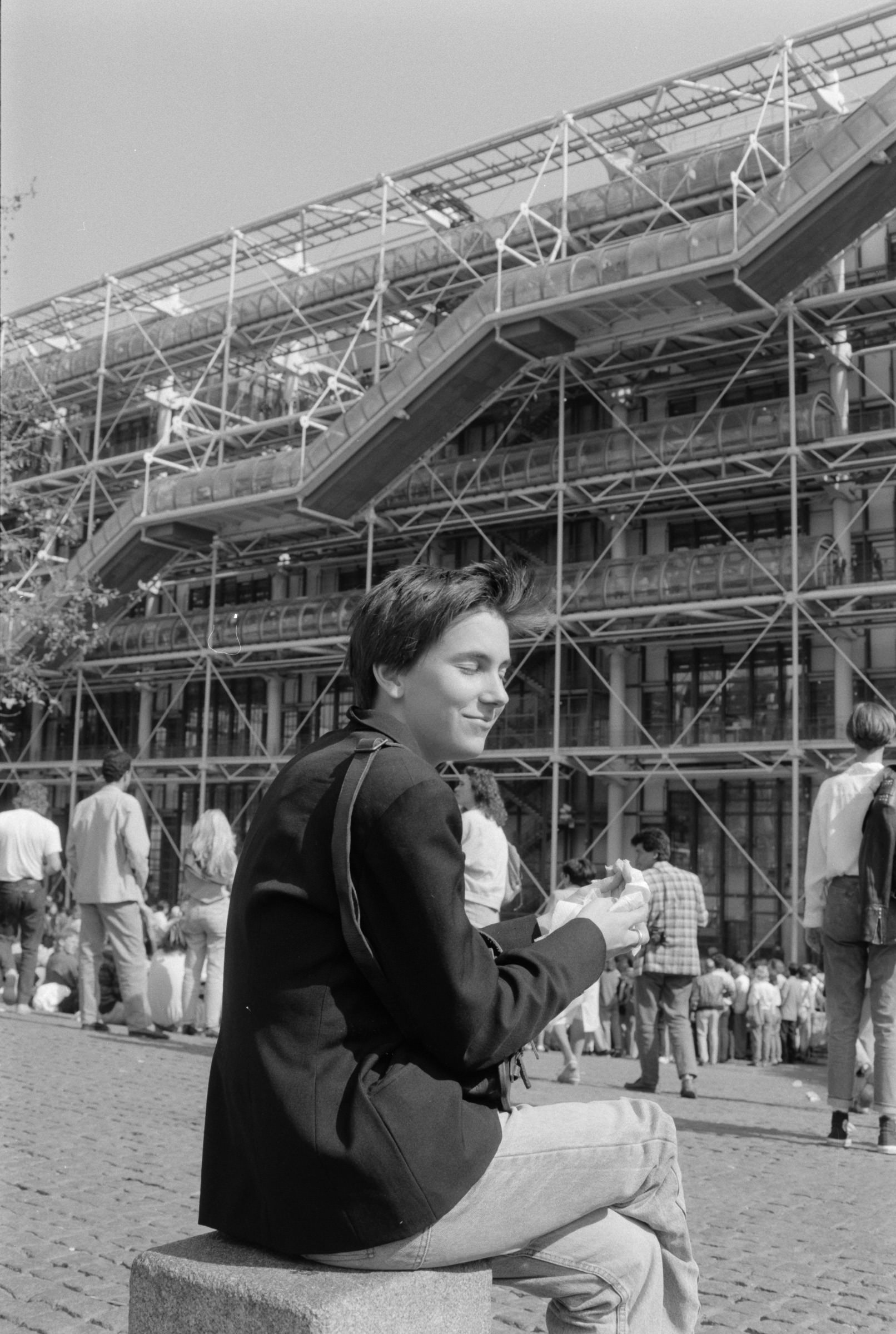 AHP F1990 09 001 sc240801 img17 NLP